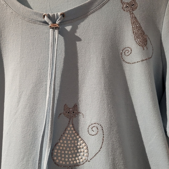 Claire France Canadian Brand 🇨🇦Charming Light Blue Cat Embroidered Top - Picture 3 of 5